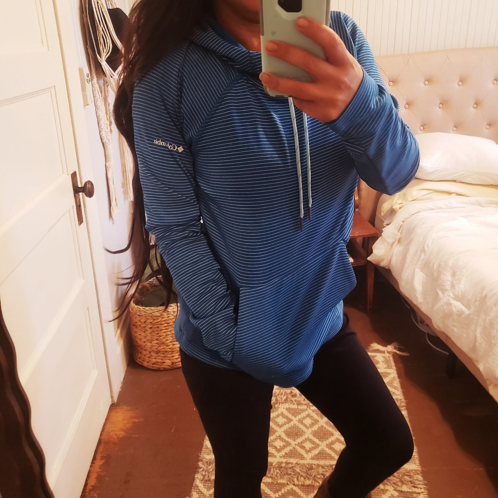 Columbia blue striped hoodie sweatshirt  kangaroo pocket medium